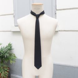 Signé Noblet stripes handmade necktie in Paris ©philippegaber
