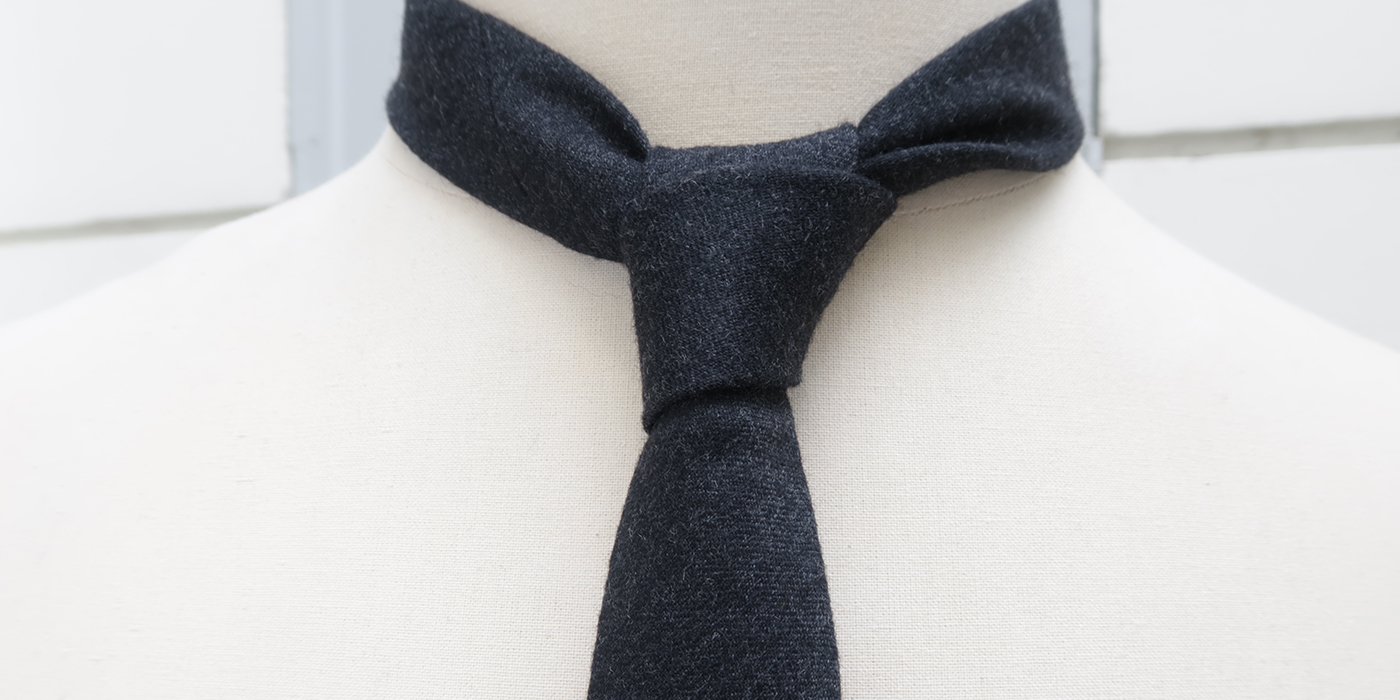 Cravate fait Main à Paris avec Fil de soie Au ver à Soie,  Cravate made in France PhilippeGaber